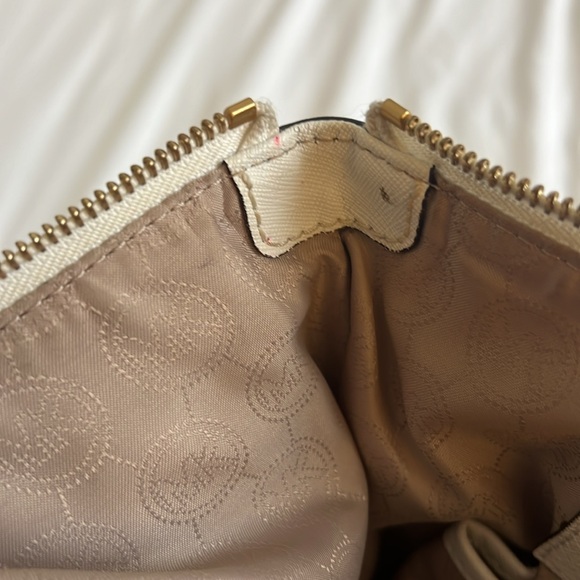 Michael Kors Jet Set Tote- White - Picture 10 of 13